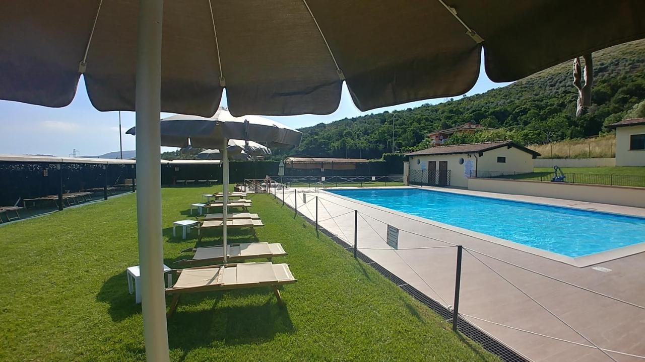 Hotel Piscina La Suite Prossedi Экстерьер фото