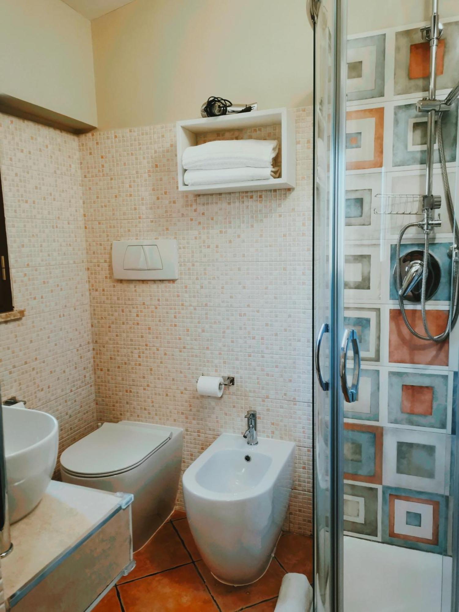 Hotel Piscina La Suite Prossedi Экстерьер фото