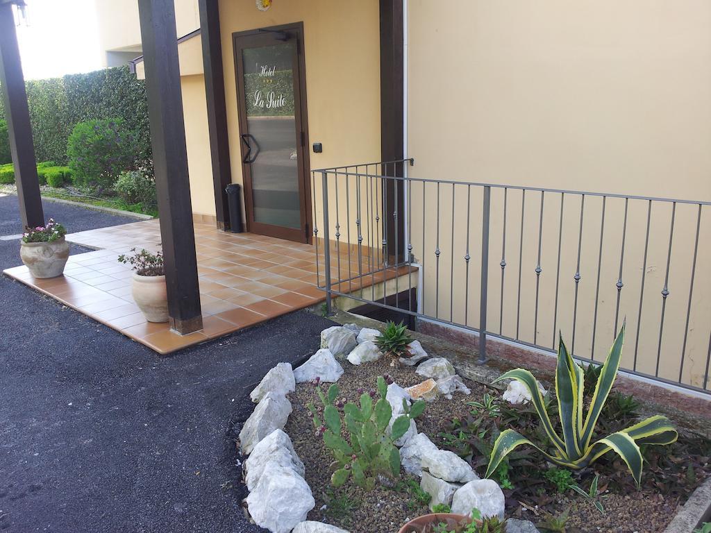 Hotel Piscina La Suite Prossedi Экстерьер фото
